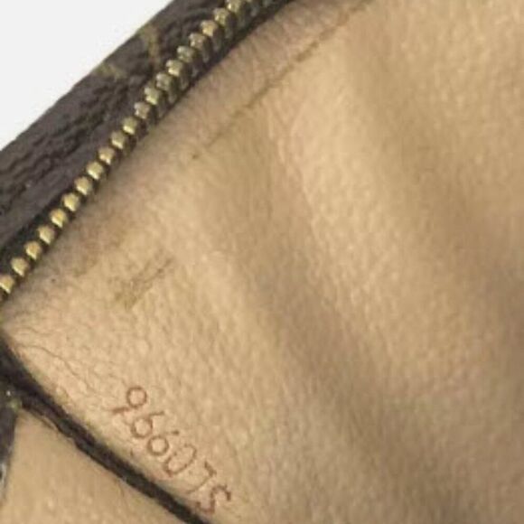 Louis Vuitton Monogram Poche Toilette 15 Cosmetics PouchโPurse/4AE0361 - Picture 6 of 6